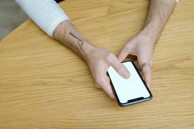 Un téléphone instable après une installation peut-il cacher un logiciel malveillant ?