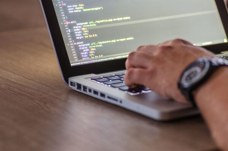 Patch Tuesday d’octobre 2026 : Microsoft corrige un record de 1 411 failles, dont trois zero-days